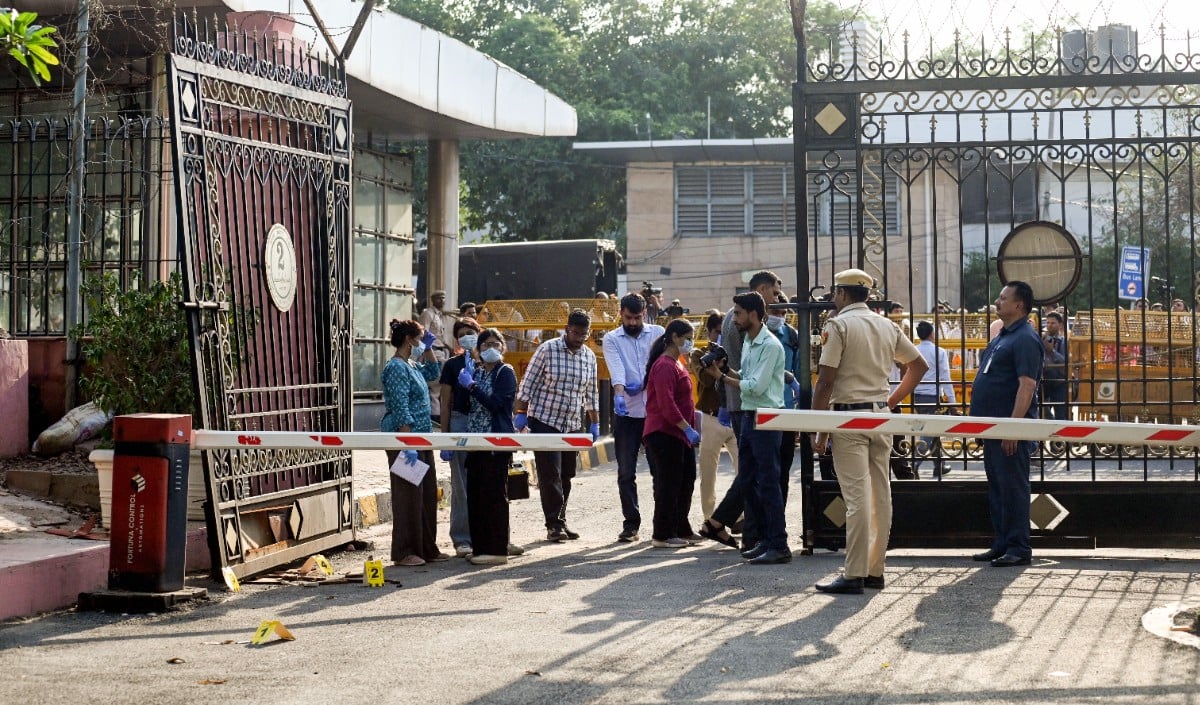 Delhi Assembly Security Breach: पुलिस का बड़ा एक्शन, गेट तोड़ने वाले 3 आरोपी गिरफ्तार, जांच जारी