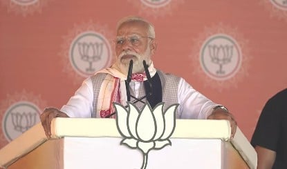 Assam में PM Modi का Congress पर चौतरफा वार, Pakistan से लेकर घुसपैठियों तक पर घेरा