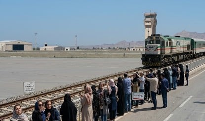 12 घंटे तक ट्रेन में न बैठें, रेलवे ट्रैक से दूर रहें, इजरायल की ईरानियों के लिए कड़ी चेतावनी