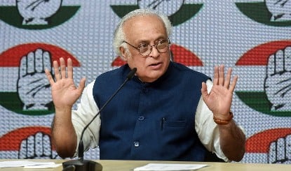 Pawan Khera के घर Police भेजने पर भड़के जयराम रमेश, बोले- CM Himanta परेशान और डरे हुए हैं