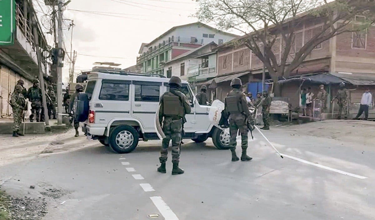 Manipur Rocket Attack: दो मासूमों की मौत से फिर भड़की हिंसा, 5 जिलों में Internet Ban