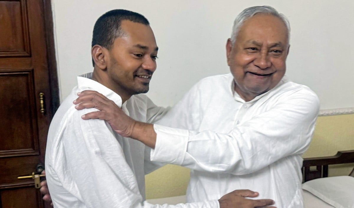 'CM Nishant Kumar' के नारों पर Nitish की मुस्कान, क्या Bihar में पक रही है कोई Political खिचड़ी?