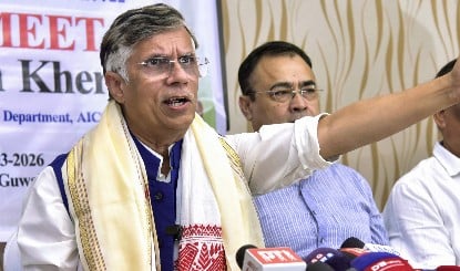 CM Himanta की पत्नी पर टिप्पणी पड़ी भारी, Pawan Khera के खिलाफ FIR, Delhi पहुंची Assam Police