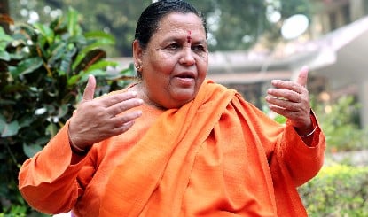 Tikamgarh: बुलडोजर एक्शन के खिलाफ सड़क पर उतरीं Uma Bharti, ठेले पर बेचा पोहा-जलेबी