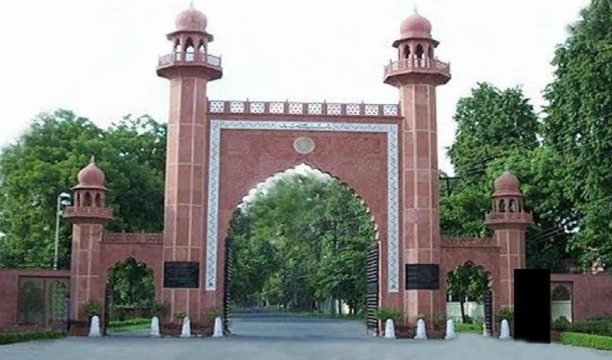 AMU हॉस्टल में Police Raid: जिंदा कारतूस और नकली नोटों का जखीरा बरामद