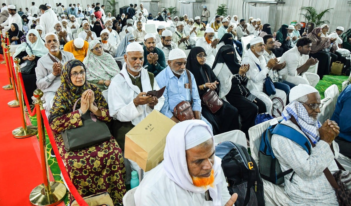 हज यात्रियों की जेब पर 'मिसाइल' अटैक! ईरान युद्ध के कारण बढ़ा किराया, हवाई किराए में 10 हजार की बढ़ोतरी पर विवाद