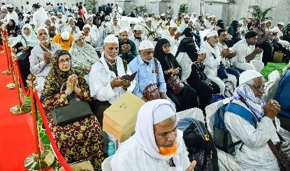 हज यात्रियों की जेब पर 