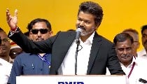 Tamil Nadu के CM बनते ही Action में 'Thalapathy' Vijay, 200 यूनिट बिजली Free समेत 3 Files पर किए Sign