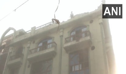 Varanasi में PWD का बड़ा एक्शन, Heavy Force की तैनाती के बीच Waqf संपत्ति पर चला Bulldozer