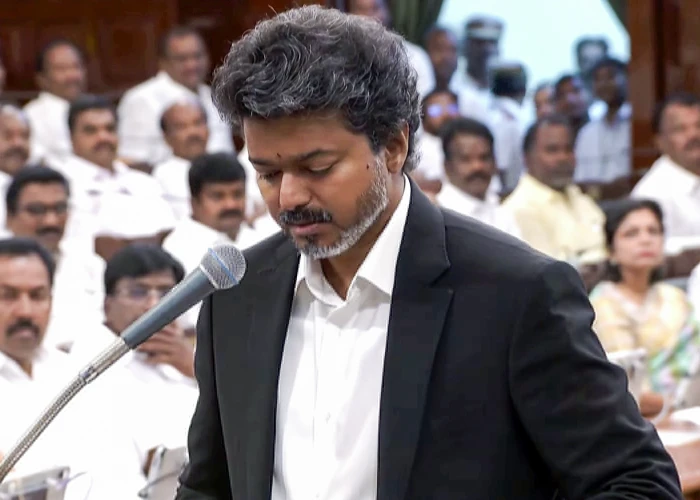 मैं पूरी ईमानदारी से..., Tamil Nadu Assembly में गूंजी CM Vijay की शपथ, विपक्ष में हलचल