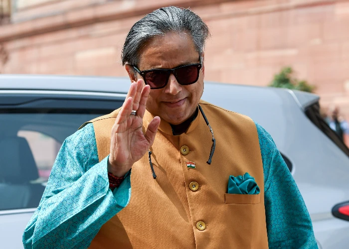 Voter List पर Shashi Tharoor का खुलासा, Bengal में BJP, तो Kerala में Congress को हुआ फायदा
