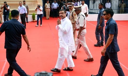 West Bengal में Suvendu Adhikari का एक्शन, पहली Cabinet बैठक में लिए 6 बड़े फैसले