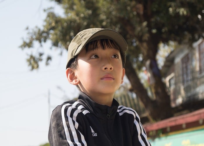 Parenting Tips: बच्चे की जिद्द से बढ़ रहा है आपका Stress, ये 5 Expert Tricks आएंगी काम