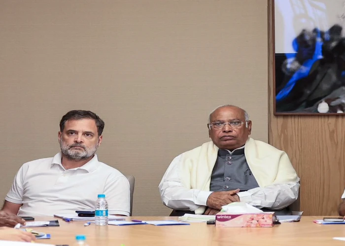 केरल में कौन बनेगा मुख्यमंत्री? Congress आलाकमान लेगा अंतिम फैसला, आज हो सकता है ऐलान