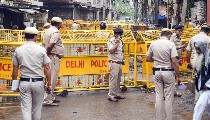 Delhi Gangrape In Sleeper Bus | दिल्ली फिर शर्मसार! चलती बस में महिला से गैंगरेप, पुलिस ने ड्राइवर और कंडक्टर को किया गिरफ्तार