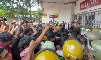 NEET-UG Paper Leak पर देश भर में बवाल, Delhi में छात्रों का उग्र Protest, सरकार से मांगे जवाब