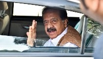 Keralam Congress में बगावत के सुर! CM पद न मिलने से Ramesh Chennithala नाराज़, Rahul Gandhi का फोन भी बेअसर