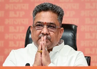 Amit Shah के रणनीतिकार Sunil Bansal का Kolkata में जलवा, Suvendu ने एयरपोर्ट पर किया स्वागत