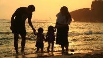 World Family Day 2026: वैश्विक संकटों के दौर में परिवार ही रिश्तों की अंतिम शरणस्थली