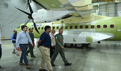 भारत में तैयार हुआ पहला ट्रांसपोर्ट विमान, देखने पहुंची वायुसेना, अमेरिका ने ईरान में पायलटों को बचाने के लिए किया था इस्तेमाल