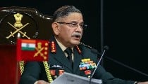 खुद तय कर ले कि इतिहास या भूगोल का हिस्सा बनना है, सेना प्रमुख की PAK को चेतावनी