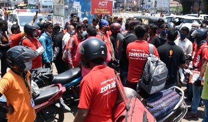 Delivery Workers India | ऑनलाइन डिलीवरी पर लगेगा ब्रेक! Swiggy, Zomato, Blinkit और Zepto के कर्मचारियों ने किया हड़ताल का ऐलान, जानें मांगें