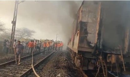 Madhya Pradesh के Ratlam के पास Rajdhani Express के एसी कोच में लगी आग, सभी यात्री सुरक्षित