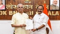 Kerala में एक दशक बाद सत्ता परिवर्तन! V. D. Satheesan लेंगे मुख्यमंत्री पद की शपथ, राहुल-प्रियंका सहित कई दिग्गज होंगे शामिल