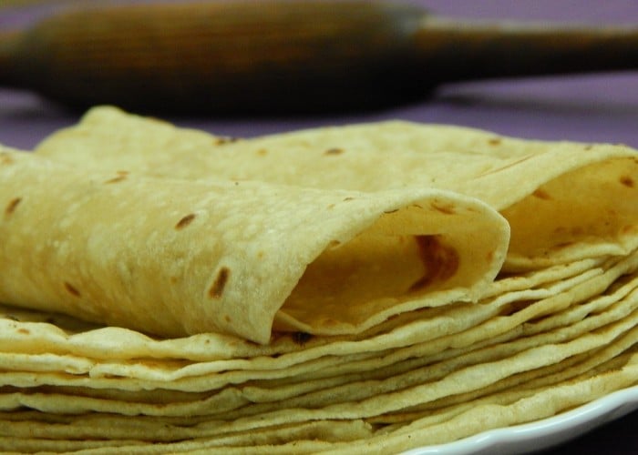 Basi Roti With Ghee: Basi Roti पर घी लगाकर खाना है Good Health का राज या बीमारियों का घर?