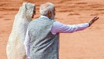 देखती हूं कौन मारता है गोली...अचानक ढाका जाने को तैयार शेख हसीना