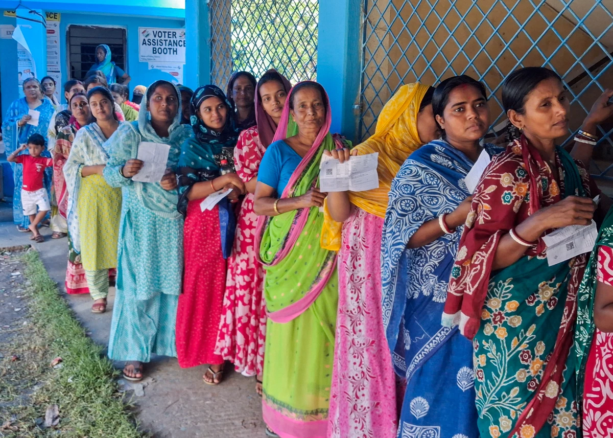 West Bengal Re-Poll: हिंसा और आरोपों के बावजूद वोटरों का जोश High, 55% से ज्यादा मतदान
