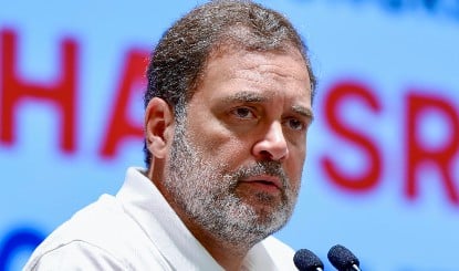 Rahul Gandhi के दौरे से पहले अमेठी में पोस्टर वार! कांग्रेस सांसद किशोरी लाल शर्मा पर निशाना, स्मृति ईरानी के कार्यकाल से हुई तुलना