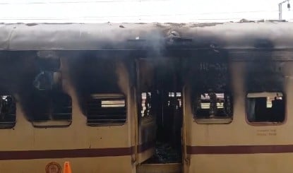 Train Fire Conspiracy: क्या ट्रेनों में आग लगाना एक सोची-समझी साजिश है? Indian Railways ने जताई आशंका