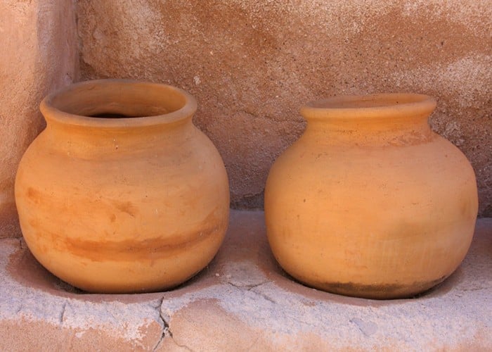 Cleaning Tips: मटके का पानी नहीं होता ठंडा? अपनाएं नमक वाला ये Cooling Hack, Water Pot देगा फ्रिज जैसी ठंडक