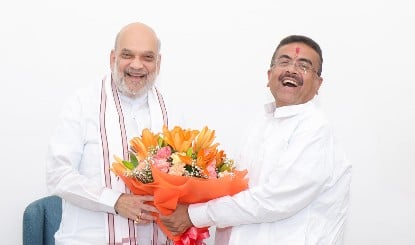 Bengal में घुसपैठ रोकने के लिए चल रहे एक्शन के लिए Amit Shah ने थपथपाई Suvendu Adhikari की पीठ