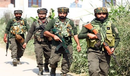 Jammu Kashmir के Rajouri में भीषण Encounter, 2-3 आतंकवादियों के छिपे होने का शक, सुरक्षाबलों ने घेरा
