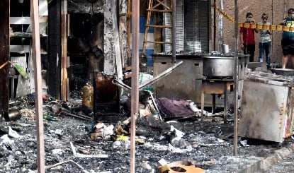Shastri Park Furniture Market Fire | दिल्ली के शास्त्री पार्क फर्नीचर बाजार में भीषण आग, लाखों का सामान खाक, दमकल गाड़ियों पर पथराव