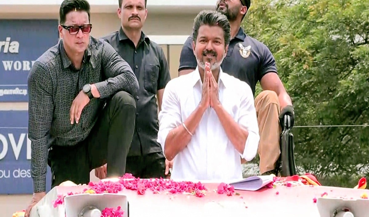 Thalapathy Vijay की Politics में Grand Entry, कैसे Fan Power से बने Tamil Nadu के CM?