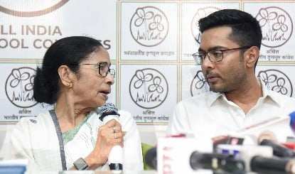 Mamata Banerjee के लिए सबसे बड़ा संकट, Bengal Politics में TMC के 100 पार्षदों ने छोड़ा साथ