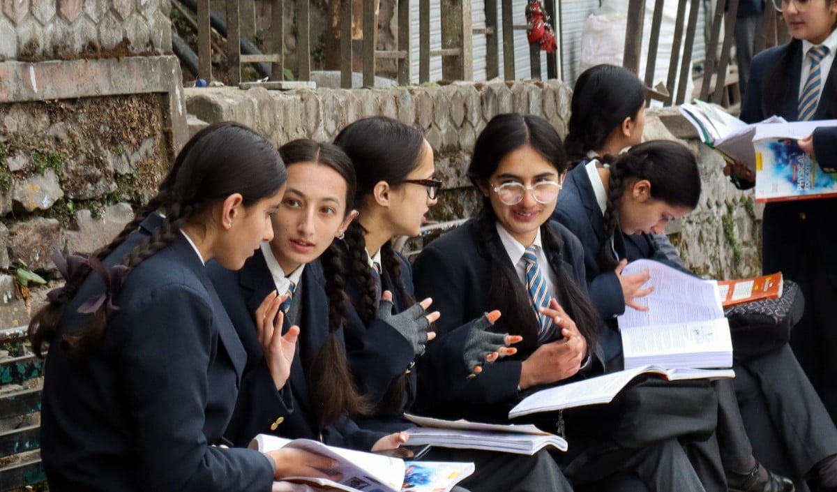 क्या स्कूलों पर CBSE के OSM का बचाव करने का दबाव है? Reddit पोस्ट और PM Shri स्कूल के वीडियो से बहस छिड़ी