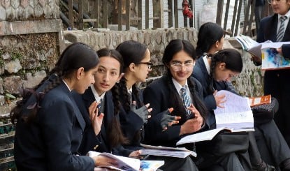 क्या स्कूलों पर CBSE के OSM का बचाव करने का दबाव है? Reddit पोस्ट और PM Shri स्कूल के वीडियो से बहस छिड़ी