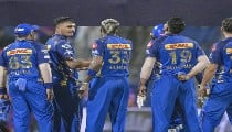 MI की Captaincy पर फैंस का बड़ा सर्वे, Rohit Sharma को पछाड़ Jasprit Bumrah बने नंबर वन
