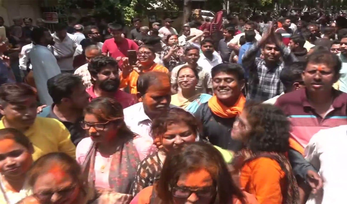 West Bengal में बड़ा उलटफेर, शुरुआती रुझानों में BJP बहुमत के पार, टूटा Mamata का किला?