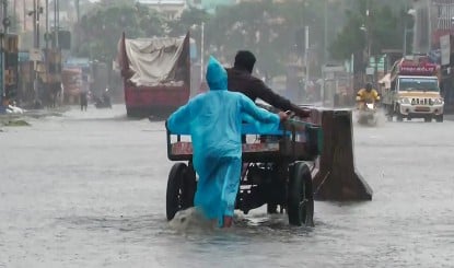 Delhi-NCR Thunderstorm-Rains Red Alert | दिल्ली में गरज के साथ बारिश और ओलावृष्टि का ‘रेड अलर्ट’ जारी, 80 KM की रफ्तार से चलेंगी हवाएं
