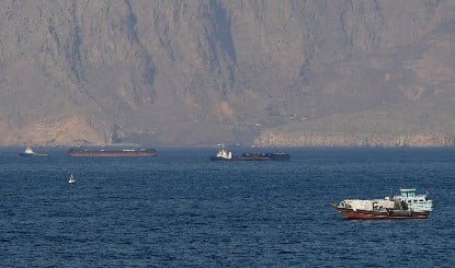Strait of Hormuz में Trump के प्लान पर Iran की धमकी, US सेना पर होगा सीधा हमला