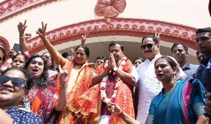 West Bengal में BJP की ऐतिहासिक जीत, Delhi के काली बाड़ी मंदिर में शीर्ष नेताओं ने की पूजा-अर्चना