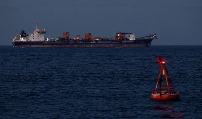Hormuz Strait में फिर भड़की आग, Donald Trump के 