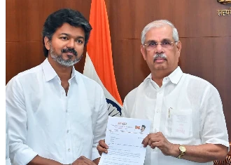 Tamil Nadu में बहुमत का पेंच, CM बनने के लिए Thalapathy Vijay के पास कांग्रेस समेत 3 विकल्प