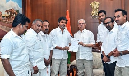केरल से आउट हुई लेफ्ट Tamil Nadu में कैसे बनी Kingmaker, समर्थन मिलते ही Joseph Vijay ने सरकार बनाने का दावा पेश किया