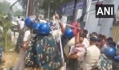 Patna में BPSC TRE 4.0 भर्ती के लिए बवाल, सड़क पर उतरे अभ्यर्थियों पर Police का लाठीचार्ज